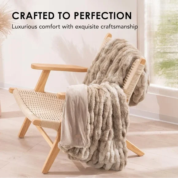 EVERGRACE Faux Rabbit Fur Throw Blanket 60x80 Beige Plush Reversible Velvet - Picture 4 of 15